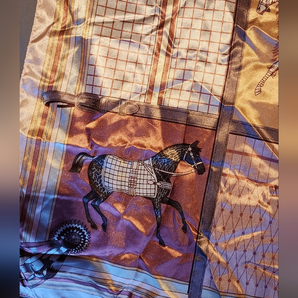 10/$20 Silky Scarf Unique Horses - Picture 2 of 7